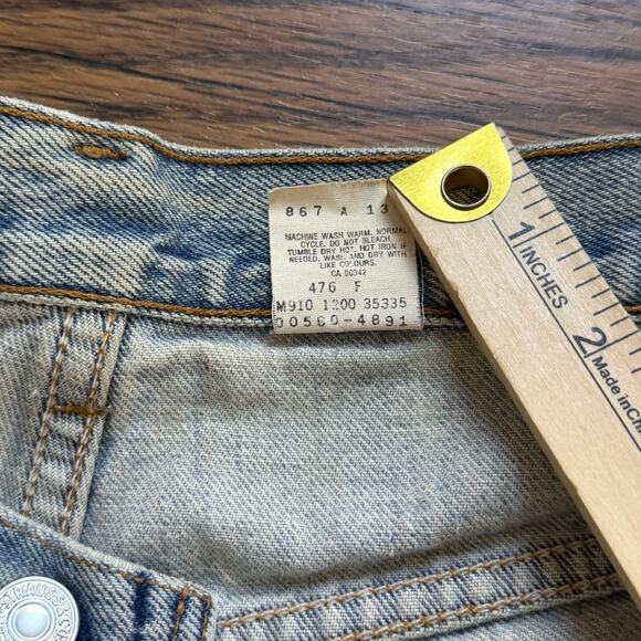 Vintage Levi’s 560 Loose Fit Tapered Jeans 36x32 Made in Canada Light Wash 90s - Picture 5 of 16